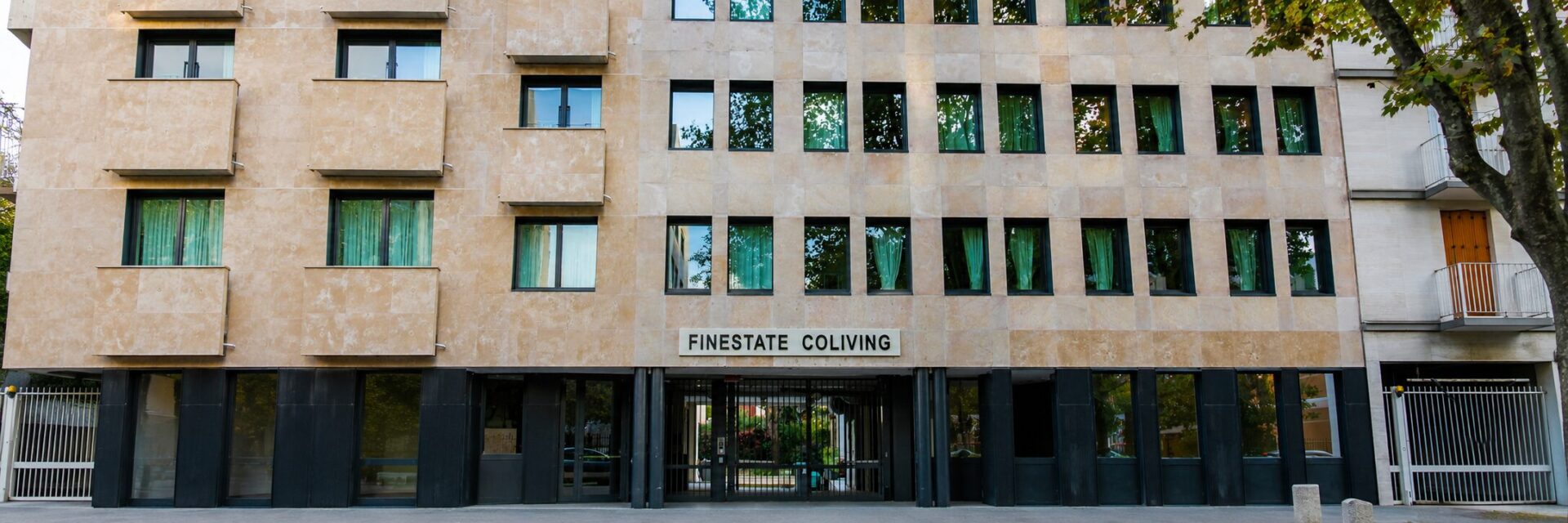Façade Finestate Coliving – Issy-les-Moulineaux appart hotel Façade Finestate Coliving avec enseigne en devanture à Issy-les-Moulineaux appart hotel